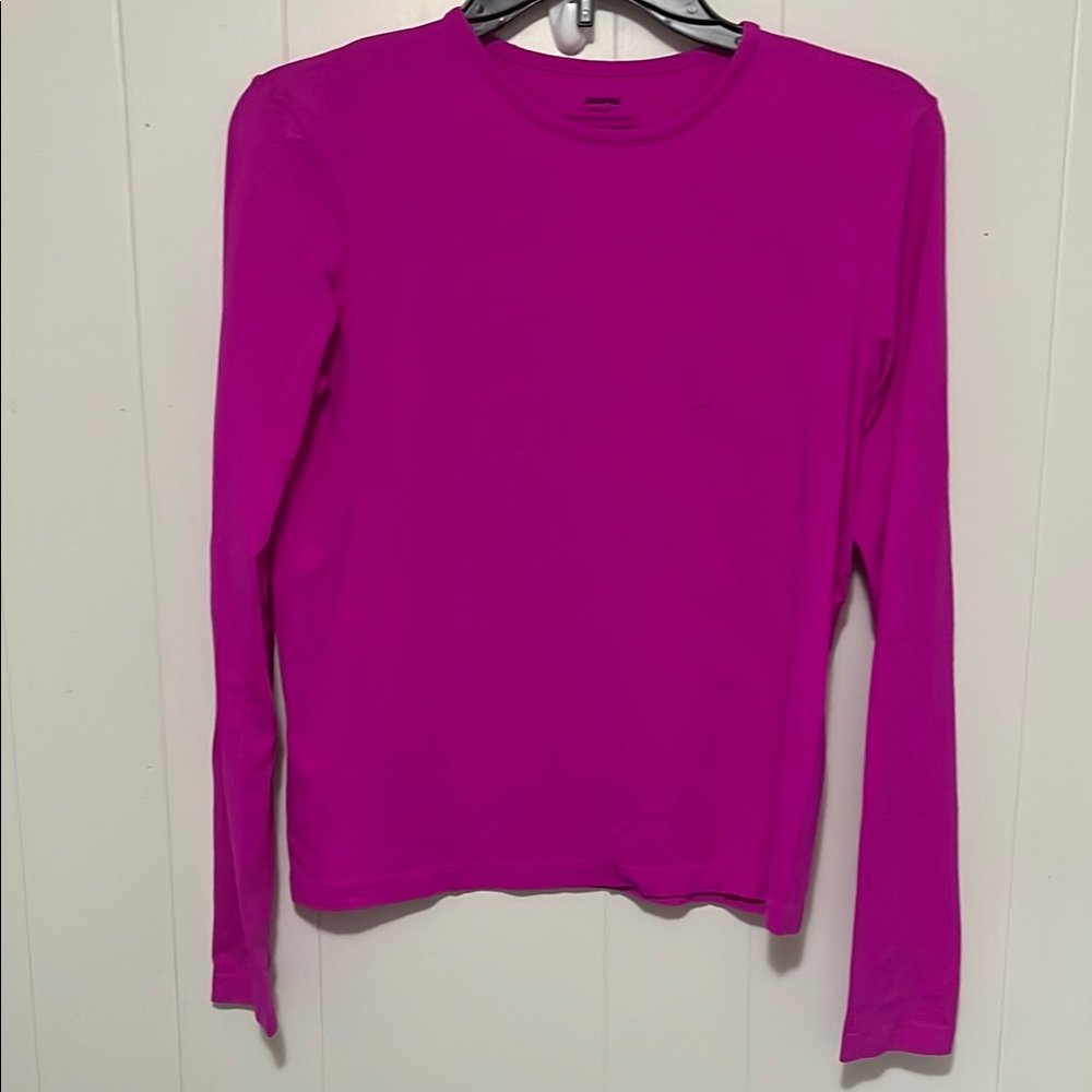 SOLD………..SKIMS Pink Fitted Long Sleeve Sweatshirt Crew Neck